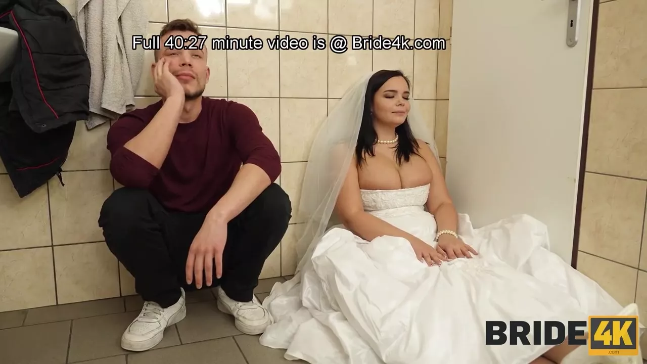 BRIDE4K. Bride remains alone with a stranger in the locked WC and cheats on  her groom