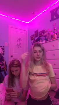 Teens showing their titties on periscope | PornWex