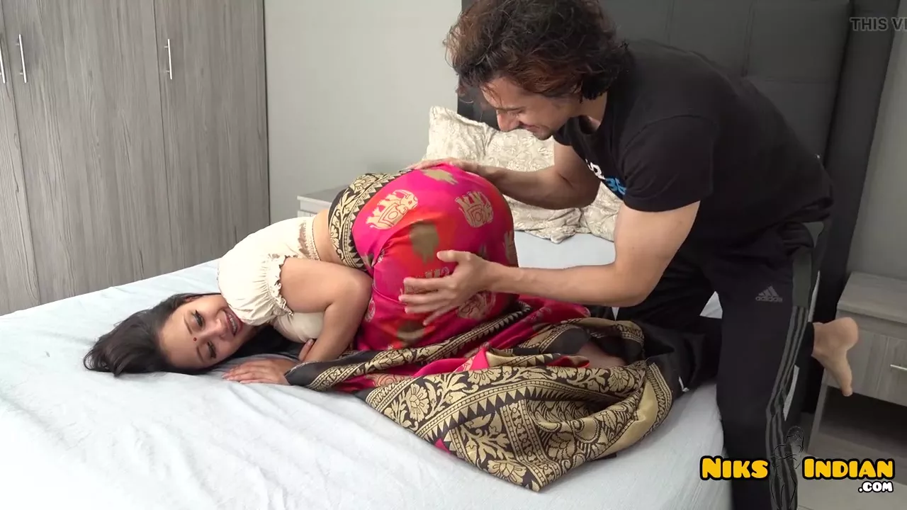 Sis Bro Sex Hd In Saari - Big Boobs Indian MILF strips her Saree tells step Brother to Fuck her