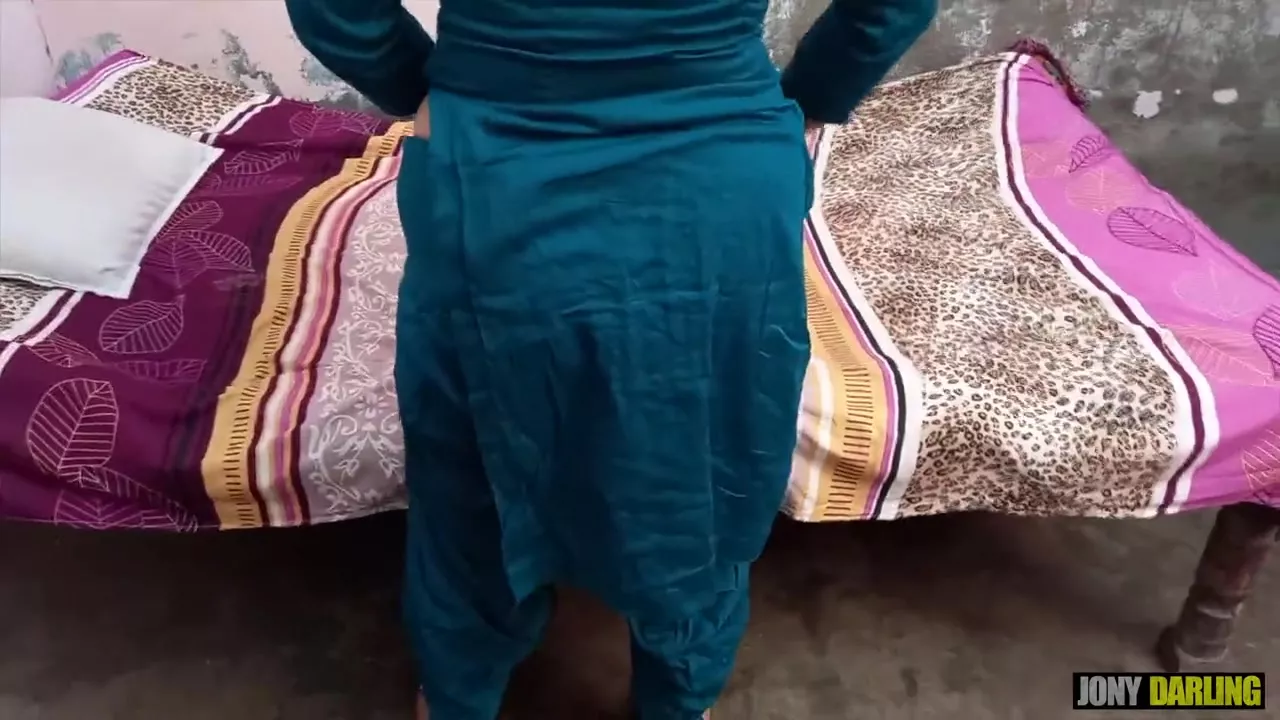 POV Punjabi Bhabhi Ko padoshi ne jabardasti pel diya