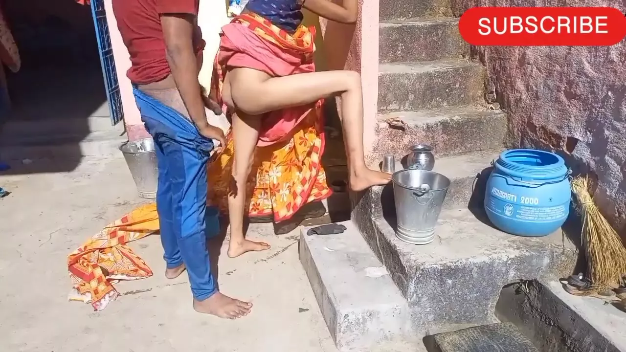 Deshi village bhabhi outdoor Hindi sex